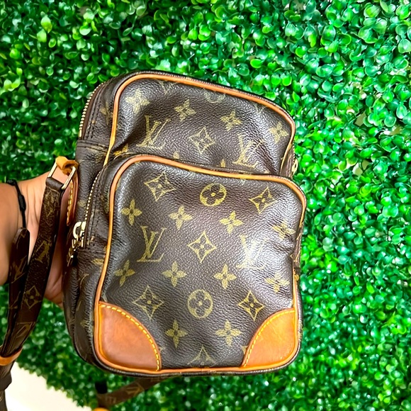 Louis Vuitton crossbody - Picture 1 of 5